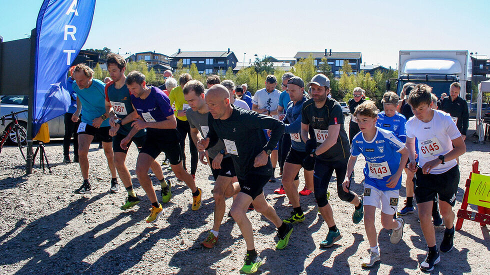 Fra fellesstarten på 10 km. (Alle foto: Sverre Larsen)