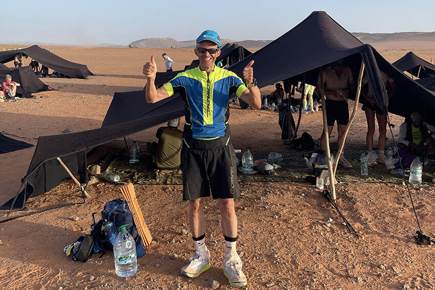 Odd Edøy i ørkenen under Marathon Des Sables.