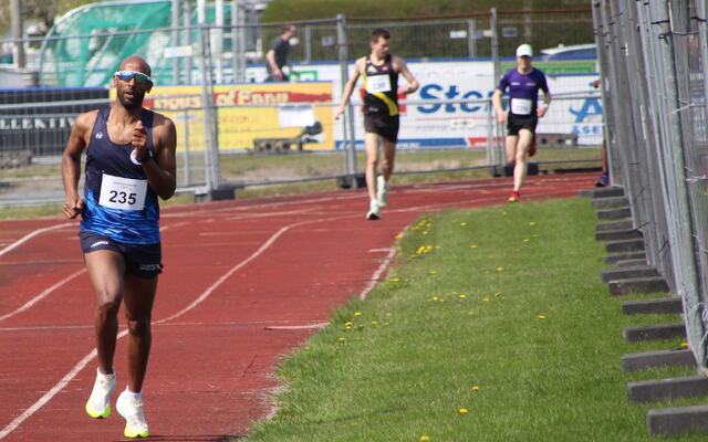 Aron Haile Tesfamichael lagde sig i spidsen fra start på 5.000 m og blev der.