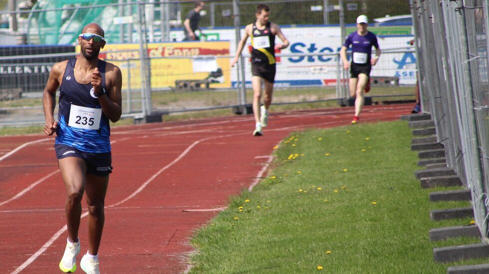 Aron Haile Tesfamichael lagde sig i spidsen fra start på 5.000 m og blev der.