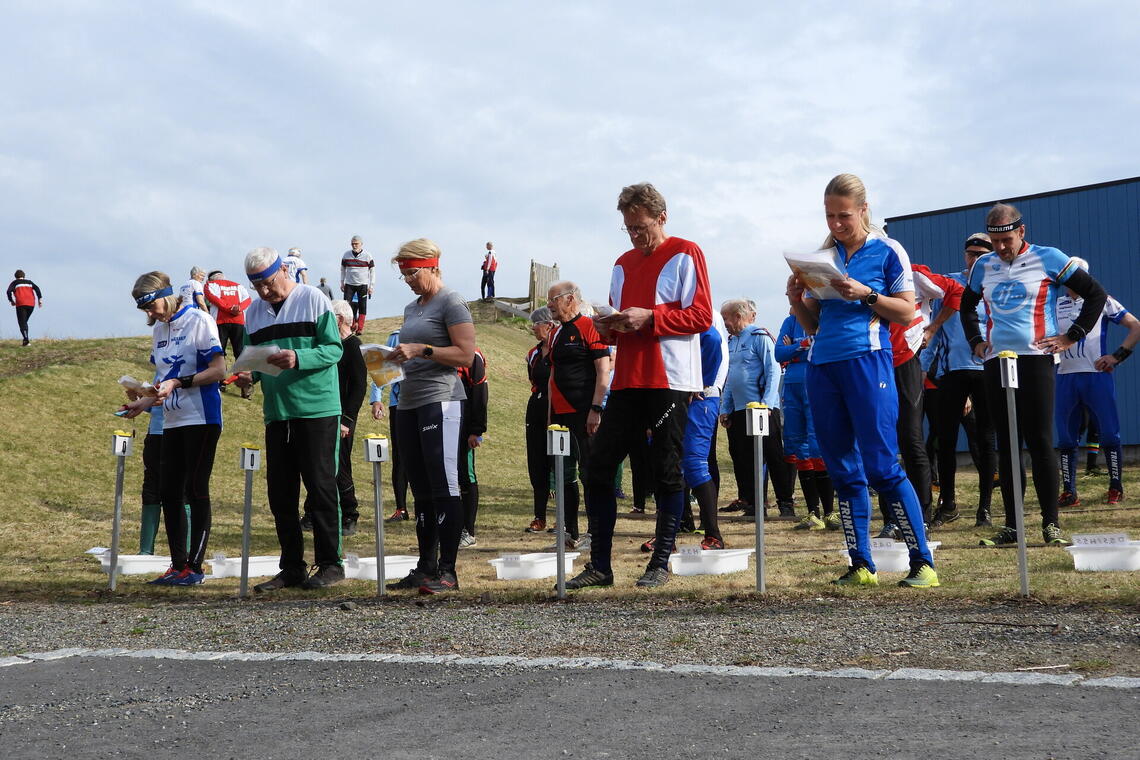 Konsentrerte løpere rett før start. (Foto: Stein Arne Negård)