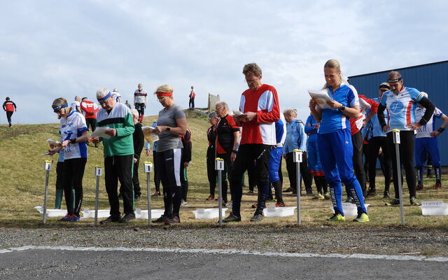 Konsentrerte løpere rett før start. (Foto: Stein Arne Negård)