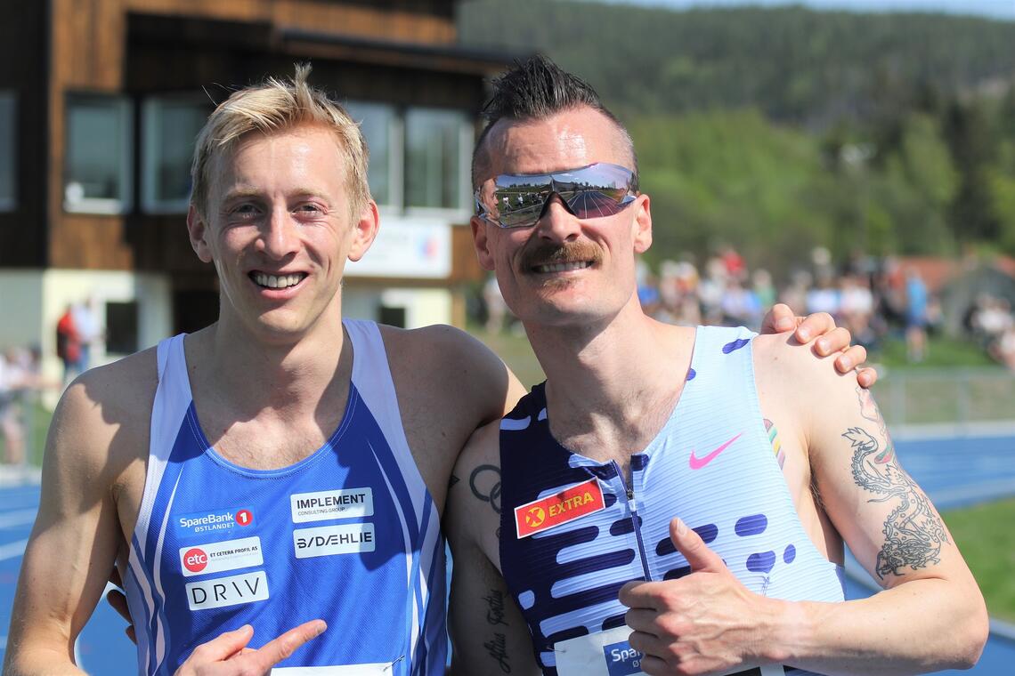 To fornøyde duellanter, Henrik Ingebrigtsen og Even Brøndbo Dahl, etter løpet på Skarpsno Arena søndag. (Foto: Rolf Bakken)
