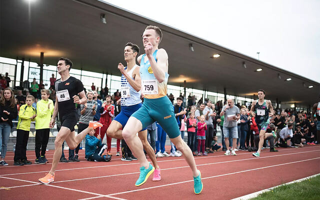 Det var jevnt mellom de tre beste på 1500 meteren, og Narve Gilje Nordås (759) sikra seg både andreplassen og ei tid under 3.36. (Foto: arrangøren)