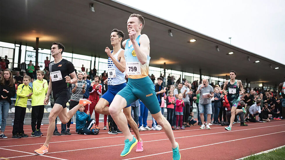 Det var jevnt mellom de tre beste på 1500 meteren, og Narve Gilje Nordås (759) sikra seg både andreplassen og ei tid under 3.36. (Foto: arrangøren)