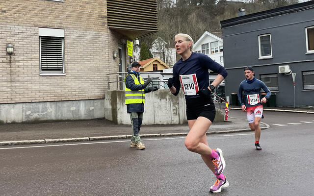 Astrid Brathaug Sørset tok en klar seier på 10 kilometeren i Holmestrand Maraton. (Foto: Jostein Olafsen Sørset)