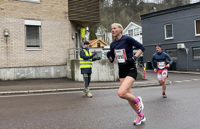 Astrid Brathaug Sørset tok en klar seier på 10 kilometeren i Holmestrand Maraton. (Foto: Jostein Olafsen Sørset)