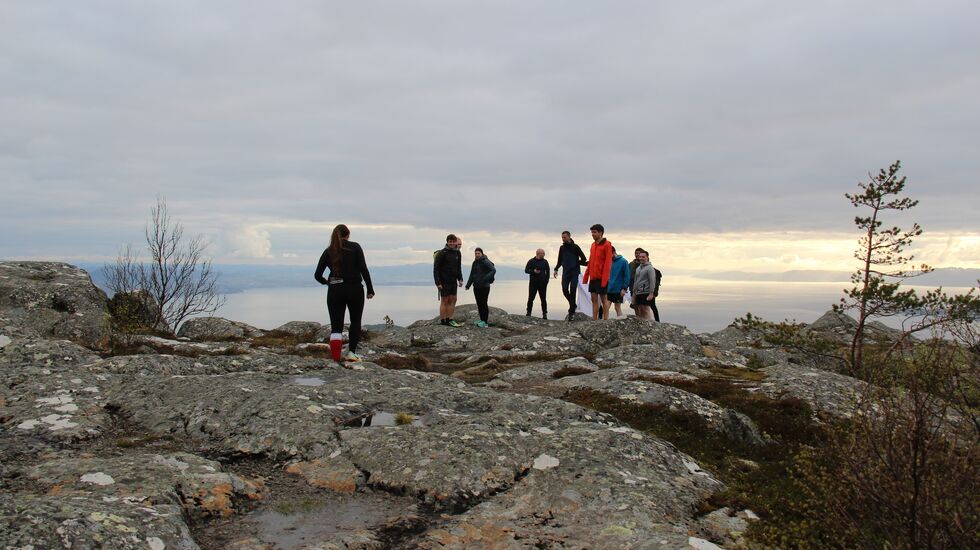 Med storslått utsyn over Trondheimsfjorden etter unnagjort opptur. (Foto: Anita Fløan)