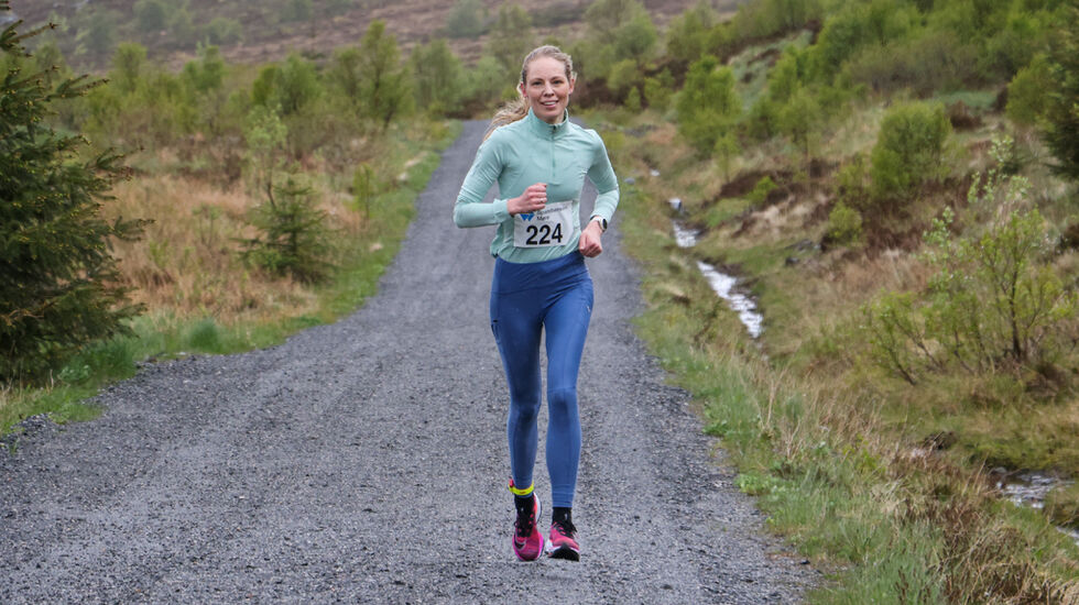 Birgitte Kvalsvik vinner av trippelen. Foto: Martin Hauge-Nilsen