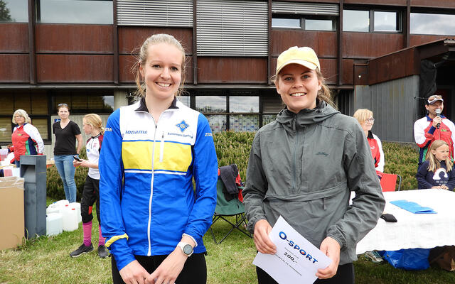 Marthe Gløersen, Bækkelagets SK vant D17 og Kaja Winsnes Nordhagen, Ås-NMBU Orientering ble nr. 3 D17. (Alle foto: Stein Arne Negård)