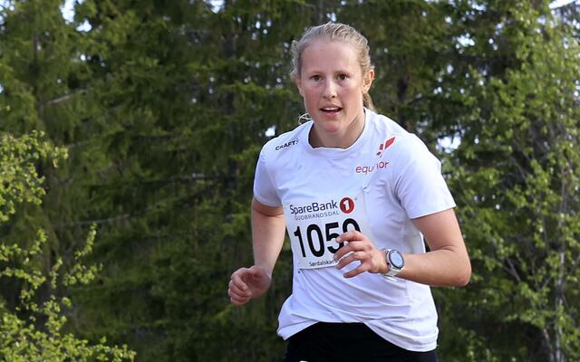 Karoline Simpson-Larsen fra Vargar IL gjorde et fenomenalt løp, og var hele 44 sekunder foran nest raskeste kvinne, Oline Vestad fra Vågå IL. Bare 10 menn løp raskere enn Simpson-Larsen i det 5,7 km lange terrengløpet.