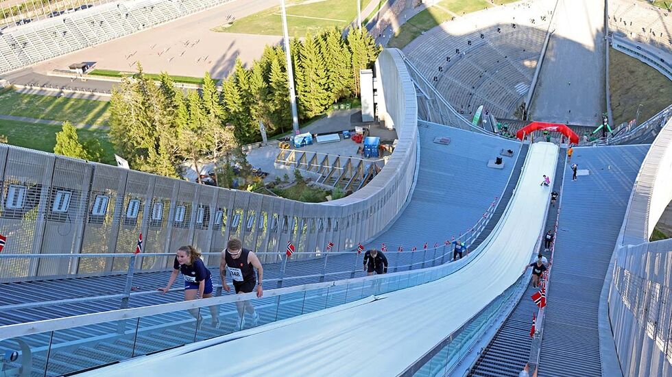 Kollentrappa var fulltegnet med nesten 400 spreke deltakere. (Foto: Tom-Arild Hansen)