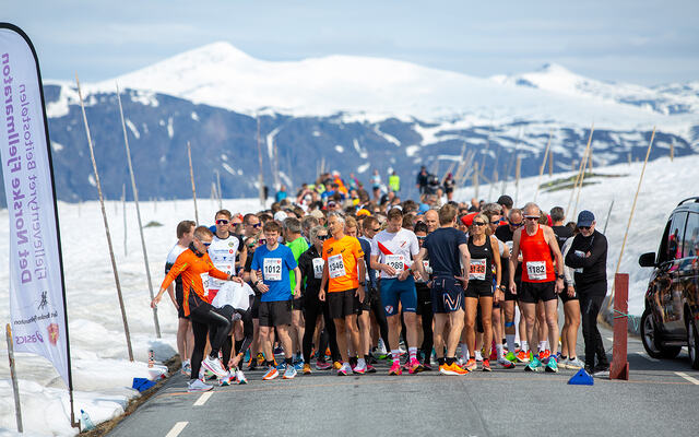 Klart for start på halvmaratondistansen under årets Fjellmaraton på Beitostølen. (Foto: Nicolay Flaaten)