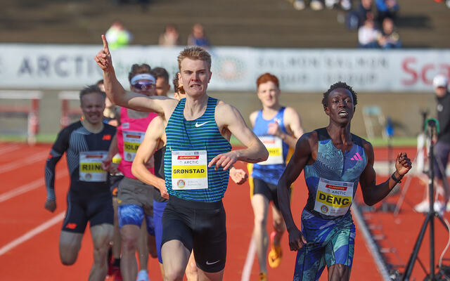 Tobias Grønstad løp et herlig disponert løp, og tok seieren på 800 meter. (Foto: Arne Dag Myking)
