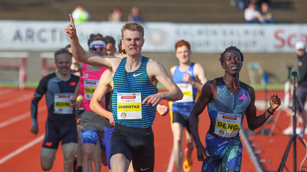 Tobias Grønstad løp et herlig disponert løp, og tok seieren på 800 meter. (Foto: Arne Dag Myking)