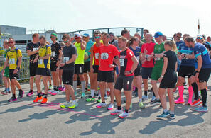 Det nærmer seg start på 10 kilometer. (Foto: Petter Dubland )