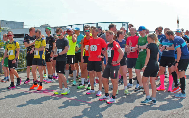 Det nærmer seg start på 10 kilometer. (Foto: Petter Dubland )