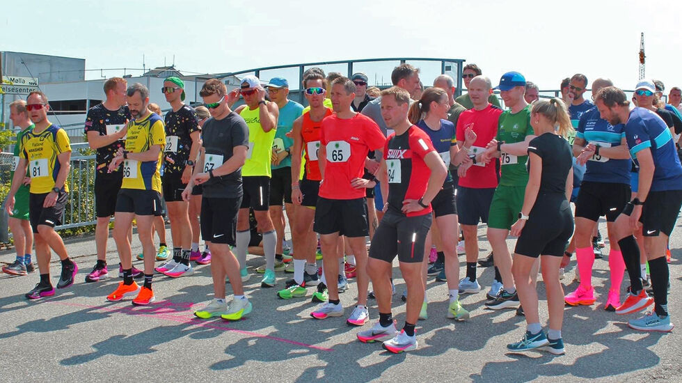 Det nærmer seg start på 10 kilometer. (Foto: Petter Dubland )