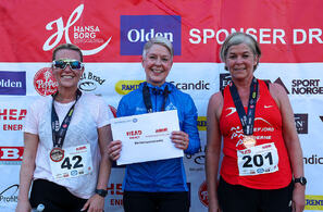 Premiepallen kvinner 10 km: Hege Bussesund, Cecilie Pernille Thomassen og Karianne Jørgensen. (Alle foto: Arne Dag Myking)