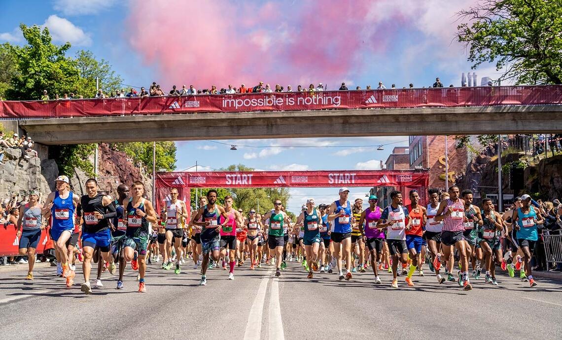 Starten har gått for årets Stockholm maraton. (Foto: Stockholm Marathon / creative commons license)