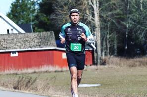 Carl Bugge på vei mot ny pers på 5 kilometer under Norgestesten i april 2023. (Foto: Norgestesten)