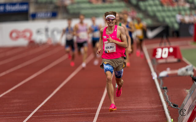 Ole Jakob Solbu tok en suveren seier på 800 meteren. (Foto: Sylvain Cavatz)