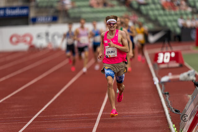 Ole Jakob Solbu tok en suveren seier på 800 meteren. (Foto: Sylvain Cavatz)