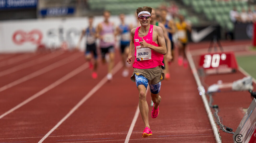 Ole Jakob Solbu tok en suveren seier på 800 meteren. (Foto: Sylvain Cavatz)
