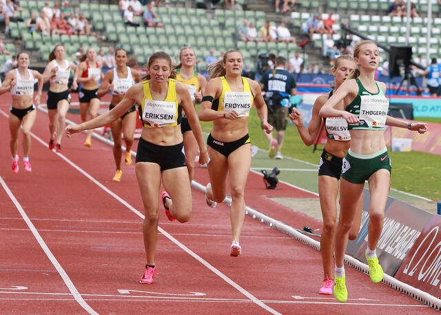 Sofia Thøgersen vinner foran Malin Hoelsveen og Josefine Tomine Eriksen. (Foto: Kjell Vigestad)