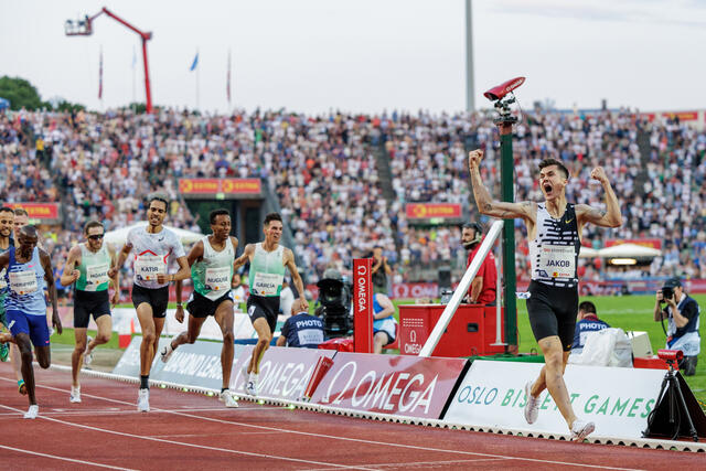 Jakob Ingebrigtsen har vært utilnærmelig så langt denne sesongen. Her ser vi han juble for seieren på 1500 meteren under Bislett Games. (Foto: Sylvain Cavatz) Jakob Ingebrigtsen har vunnet alle Diamond League-løpa han har stilt i så langt. Her ser vi han juble for seier og forbedring av sin egen europarekord under Bislett Games. (Foto: Sylvain Cavatz)