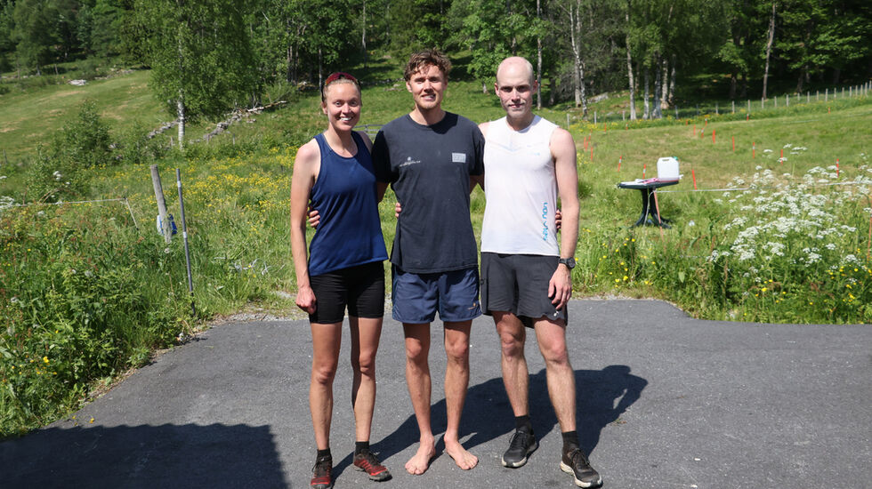 Vinner av halvmaraton Ingrid Festø, maraton Erik Vadla og halvmaraton Andreas Skylstad. Foto: Ørsta Fjellmaraton