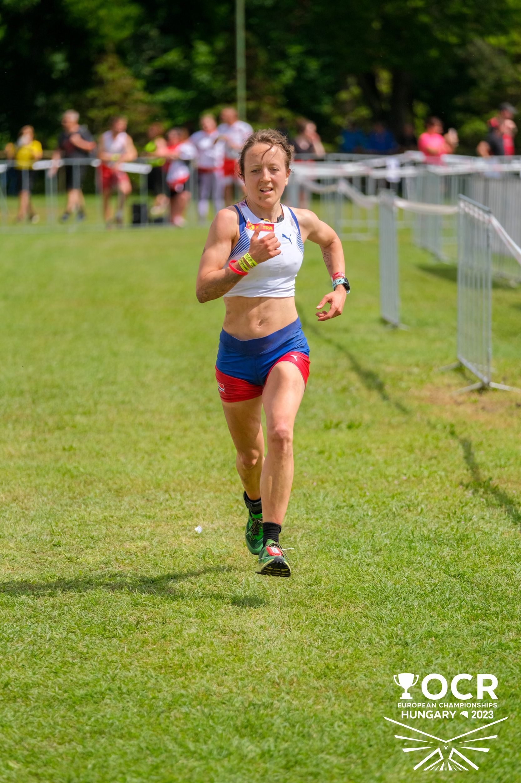 Katrine springer i mål EM (ikke red).jpg