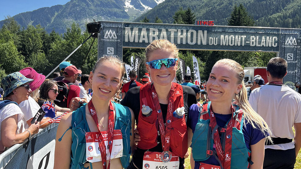 Elise Jenssen (til venstre), Ingrid Muri (midten) og Helene Anglevik kom alle høyt opp på resultatlista for 10 kilometeren i Mont Blanc Marathon. (Foto: Thorleif Nøkleby)