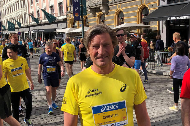 Christian Tybring-Gjedde som snart fyller 60, løp årets Sentrumsløp på 55.42. På bildet ser vi han klar for fjorårets Sentrumsløp. (Foto: privat)