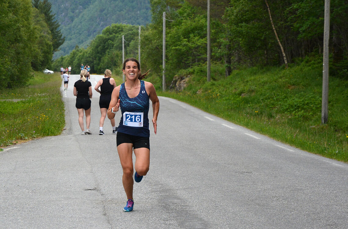 Andrea Toft Boutera forbedra sin egen løyperekord på 10 kilometeren i Romsdal. (Foto: arrangøren) 