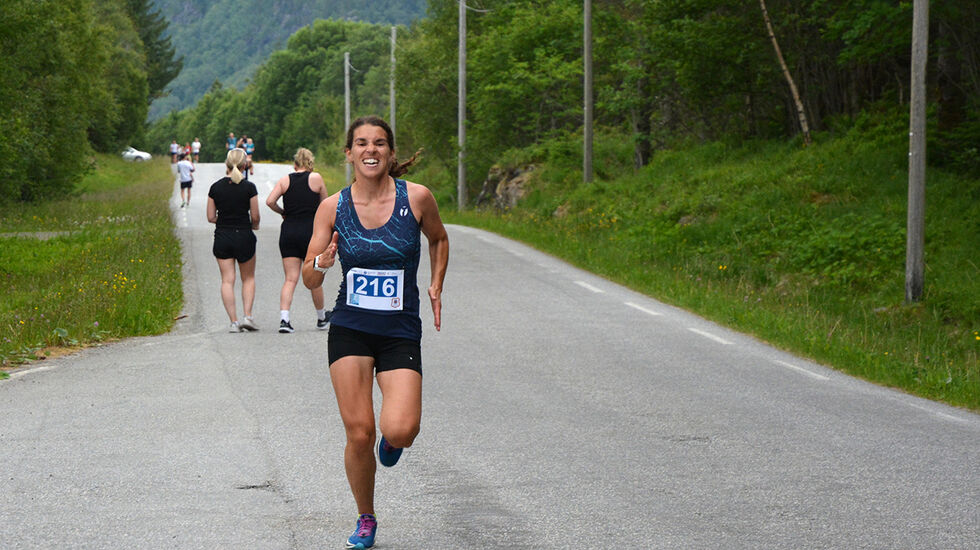 Andrea Toft Boutera forbedra sin egen løyperekord på 10 kilometeren i Romsdal. (Foto: arrangøren) 