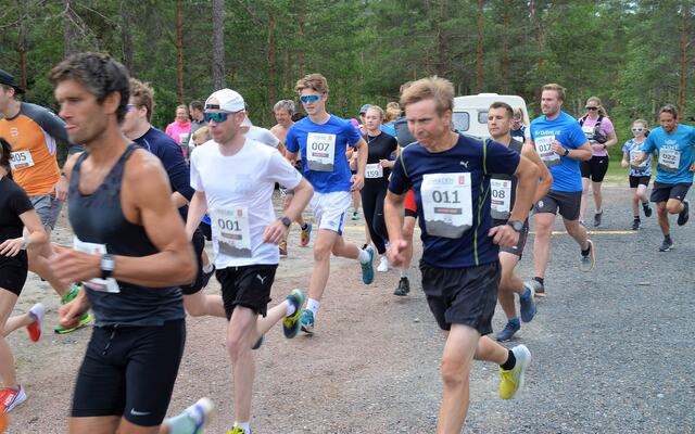Klar for start i Risberget Rundt for 42.gang. Slik så det ut ved fjorårets start. (Foto: Risberget Turforening)
