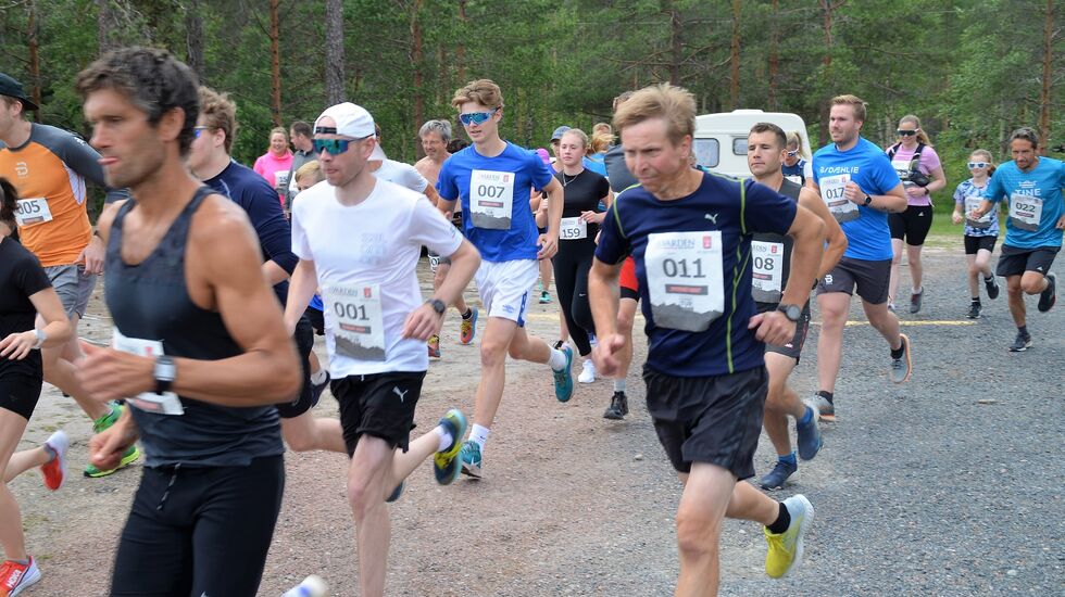 Klar for start i Risberget Rundt for 42.gang. Slik så det ut ved fjorårets start. (Foto: Risberget Turforening)
