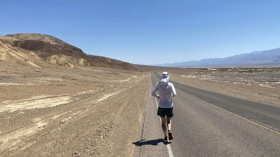 Simen Holvik under prøveløping i Death Valley 86 muh i forkant av løpet. (Foto fra hans facebookside)