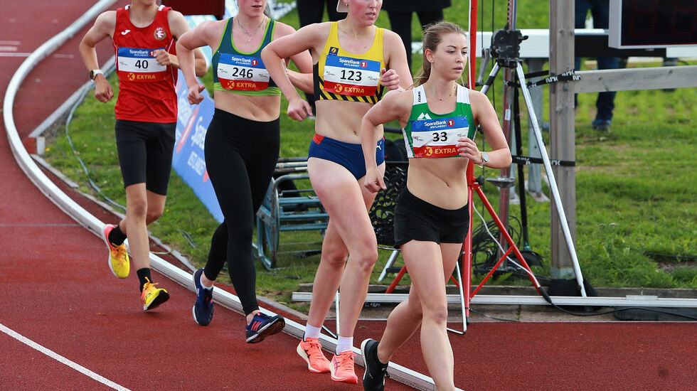 NM-feltet med dagenes sølvmedaljevinner Fride Møller Flatin først fra start. (Foto: Kjell Vigestad)