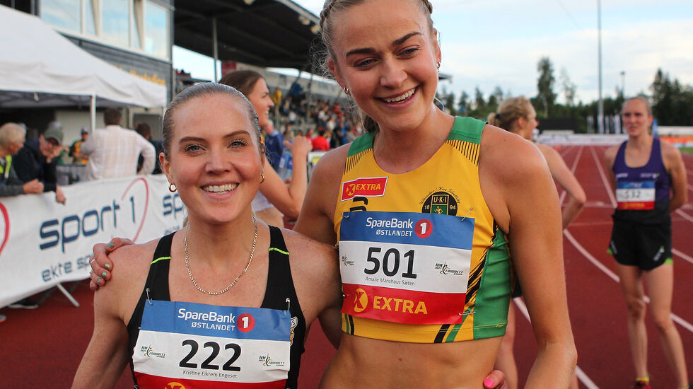 De kvinnelige hovedrolleinnehaverne i årets NM-finale på 5000 meter - Kristine Eikrem Engeset (til venstre) og Amalie Sæten. (Foto: Kjell Vigestad)