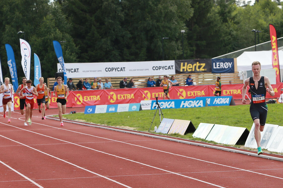 Bak Narve Gilje Nordås var det langt ned til nestemann i det tredje forsøksheatet på 1500 m i NM. (Foto: Kjell Vigestad)