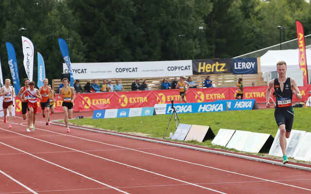 Bak Narve Gilje Nordås var det langt ned til nestemann i det tredje forsøksheatet på 1500 m i NM. (Foto: Kjell Vigestad)
