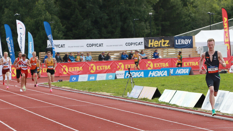 Bak Narve Gilje Nordås var det langt ned til nestemann i det tredje forsøksheatet på 1500 m i NM. (Foto: Kjell Vigestad)