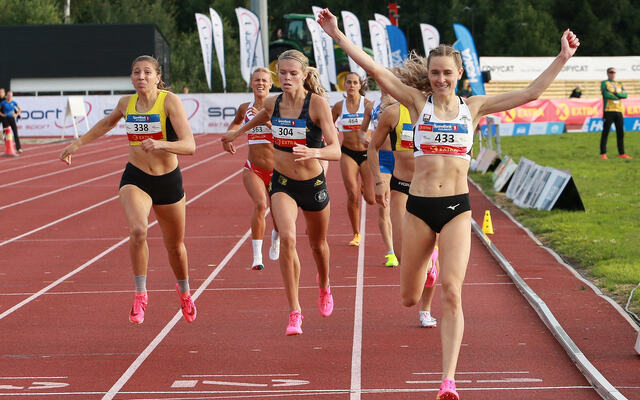 Hedda Hynne tok sitt sjette NM-gull på rad, og syvende totalt, på 800 m da hun vant også årets NM-finalen på 800 m. (Foto: Kjell VIgestad)