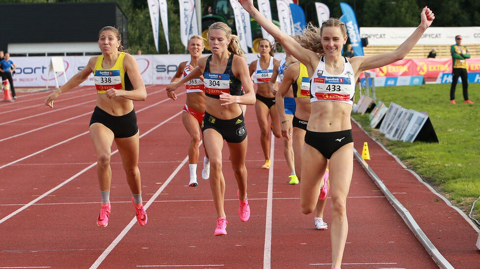 Hedda Hynne tok sitt sjette NM-gull på rad, og syvende totalt, på 800 m da hun vant også årets NM-finalen på 800 m. (Foto: Kjell VIgestad)