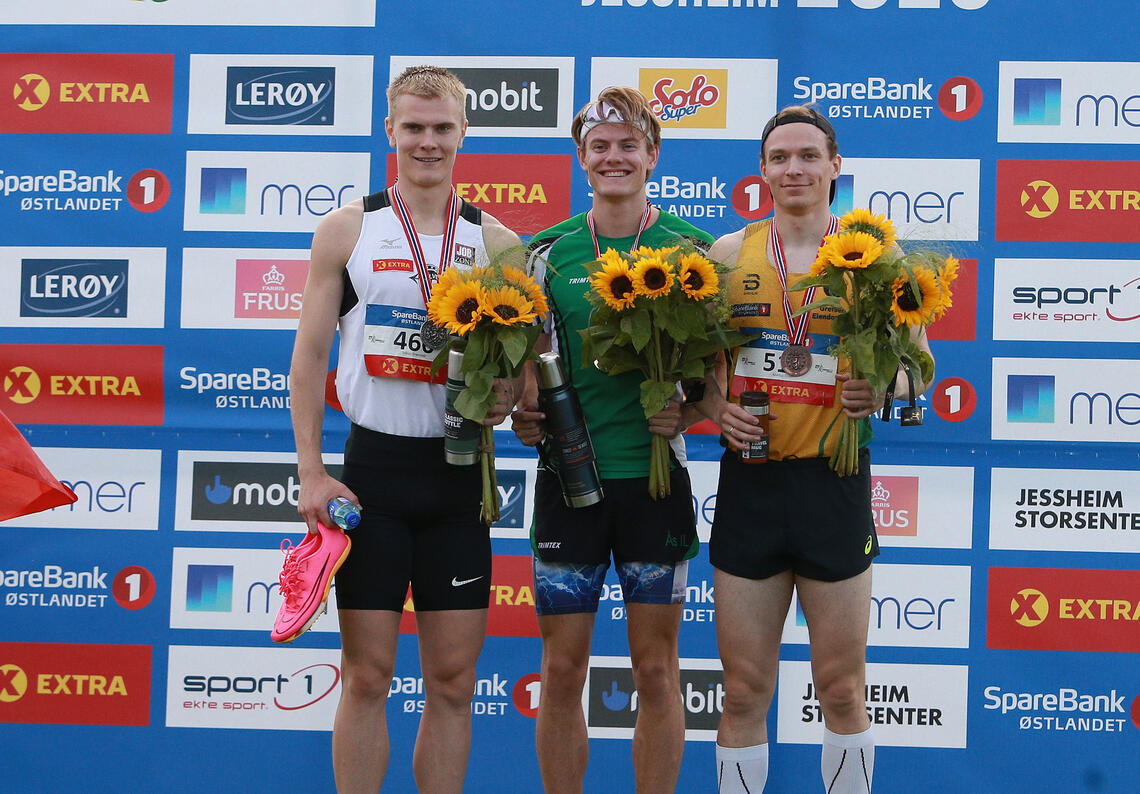 Ole Jakob Høsteland Solbu (midten) vant NM-finalen på 800 m foran Tobias Grønnstad (venstre) og Markus Einan (høyre). (Foto: Kjell Vigestad)