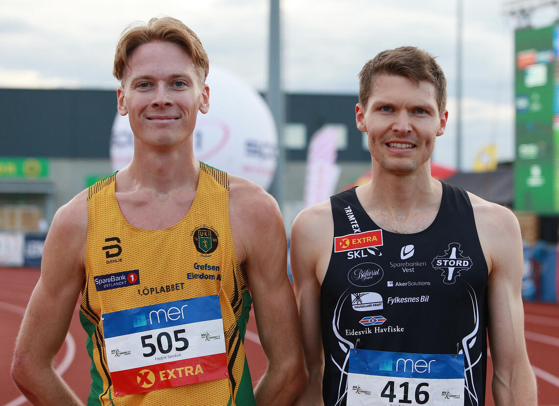 Tom Erling Kårbø (til høyre) knep gullet på 3000 m hinder med to hundredeler foran Fredrik Sandvik. (Foto: Kjell Vigestad)