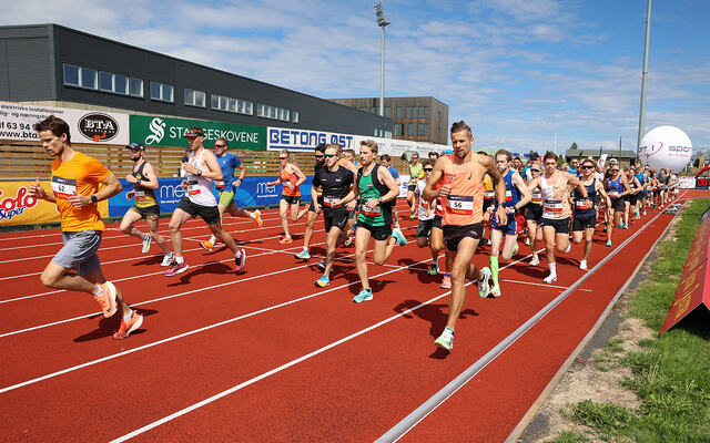Starten går for NM-løpet. (Foto: Tom-Arild Hansen)