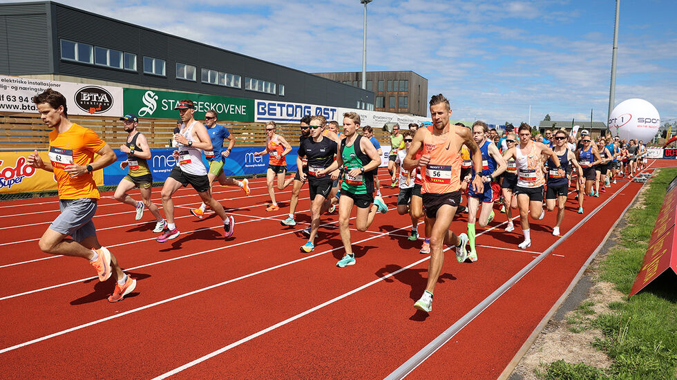 Starten går for NM-løpet. (Foto: Tom-Arild Hansen)